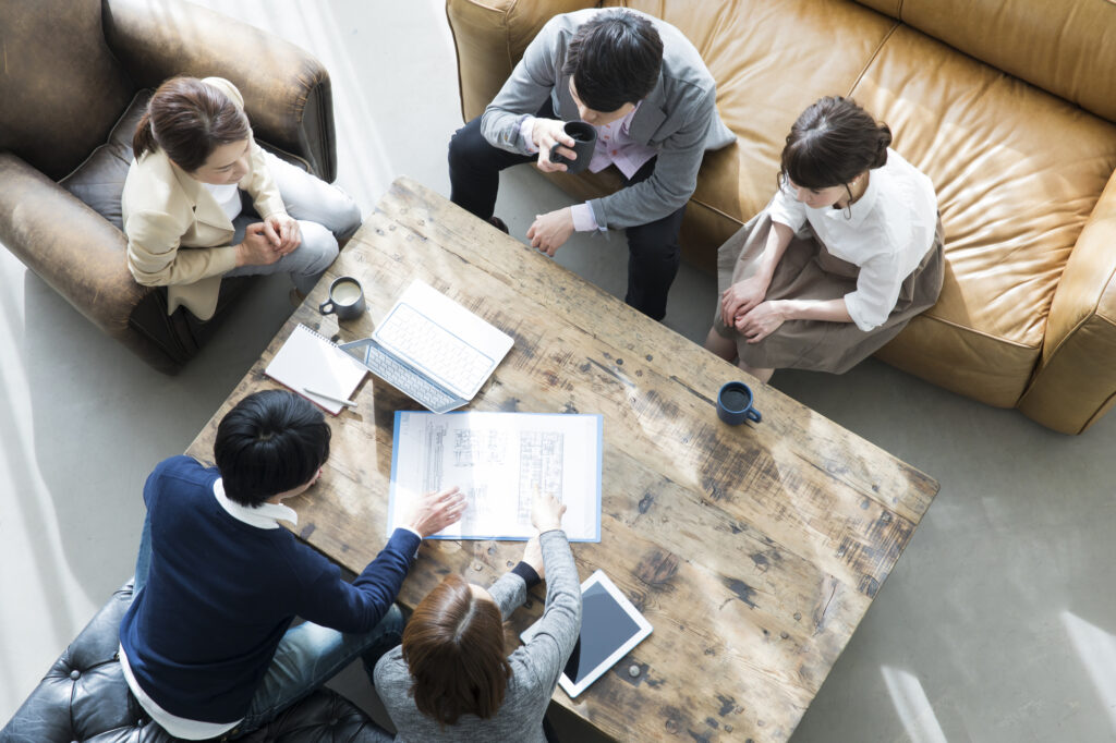 結婚後に夫婦で見直すべき保険の種類